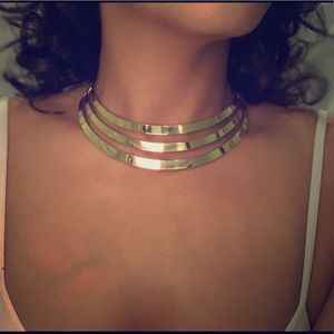 Light weight plate necklace